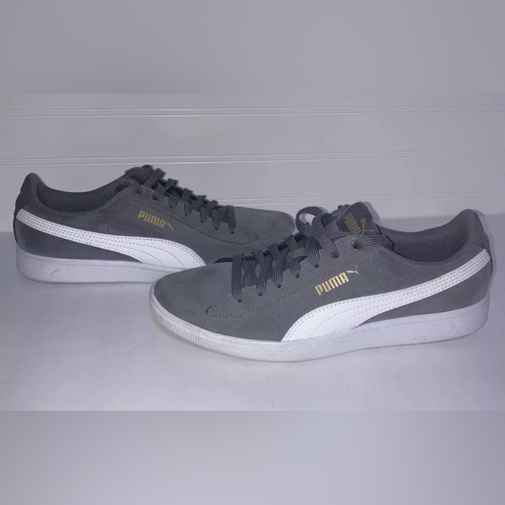 Women’s Size 8.5 Puma Grey Low Top Shoe, Soft Foam Pad.
